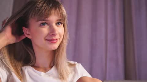 Snapshot of variety_moments chatting on January 2025 03:48:02 AM Heeeeey Im Hanna the art of tease online show from January 2025 03:48:02 AM