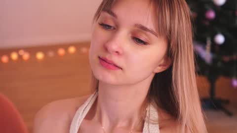 Snapshot of variety_moments chatting on January 2025 07:11:02 AM Heeeeey Im Hanna the art of tease online show from January 2025 07:11:02 AM