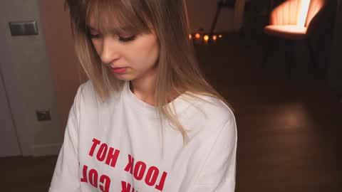 Snapshot of variety_moments chatting on January 2025 03:18:01 PM Heeeeey Im Hanna the art of tease online show from January 2025 03:18:01 PM