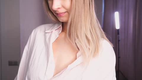 Snapshot of variety_moments chatting on February 2025 04:04:01 AM Heeeeey Im Hanna the art of tease online show from February 2025 04:04:01 AM