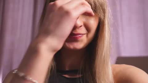 Snapshot of variety_moments chatting on February 2025 07:34:01 AM Heeeeey Im Hanna the art of tease online show from February 2025 07:34:01 AM