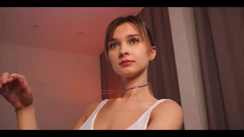 Snapshot of variety_moments chatting on October 2025 03:32:01 PM Heeeeey Im Hanna the art of tease online show from October 2025 03:32:01 PM