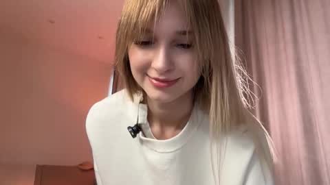 Snapshot of variety_moments chatting on November 2025 04:33:01 AM Heeeeey Im Hanna the art of tease online show from November 2025 04:33:01 AM