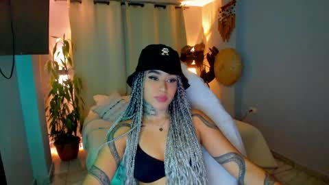Snapshot of vayolett_bass chatting on May 2026 07:15:02 AM Vayolett Bass online show from May 2026 07:15:02 AM