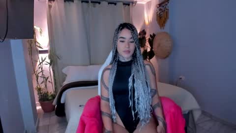 Snapshot of vayolett_bass chatting on May 2026 08:21:02 AM Vayolett Bass online show from May 2026 08:21:02 AM