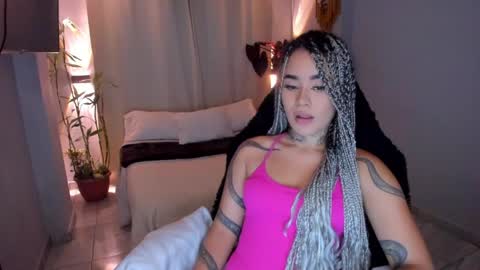 Snapshot of vayolett_bass chatting on May 2026 05:12:01 AM Vayolett Bass online show from May 2026 05:12:01 AM