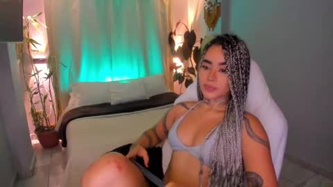 Snapshot of vayolett_bass chatting on June 2026 07:14:02 AM Vayolett Bass online show from June 2026 07:14:02 AM