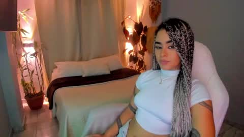 Snapshot of vayolett_bass chatting on June 2026 08:37:02 AM Vayolett Bass online show from June 2026 08:37:02 AM