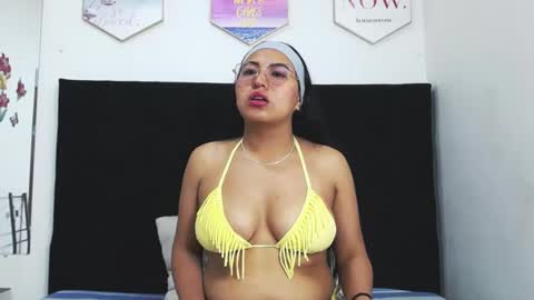 Snapshot of vcoralper chatting on December 2025 12:10:01 PM vcoralper online show from December 2025 12:10:01 PM