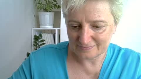 Snapshot of vea_motty chatting on June 2026 10:20:01 AM vea_motty online show from June 2026 10:20:01 AM