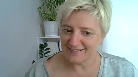 Snapshot of vea_motty chatting on July 2026 09:16:02 AM vea_motty online show from July 2026 09:16:02 AM