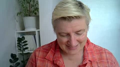 Snapshot of vea_motty chatting on July 2026 01:03:01 PM vea_motty online show from July 2026 01:03:01 PM