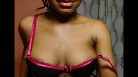 Snapshot of vee62 chatting on May 2026 12:40:02 AM vee62 online show from May 2026 12:40:02 AM