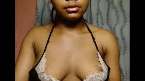 Snapshot of vee62 chatting on June 2026 10:55:02 PM vee62 online show from June 2026 10:55:02 PM