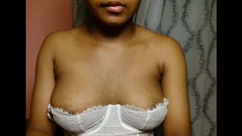 Snapshot of vee62 chatting on June 2026 01:05:02 AM vee62 online show from June 2026 01:05:02 AM