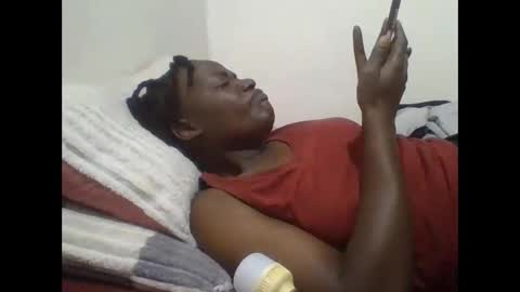Snapshot of vee_tommy chatting on May 2026 01:28:02 PM Vee tommy online show from May 2026 01:28:02 PM