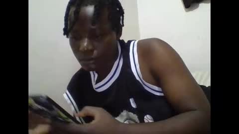 Snapshot of vee_tommy chatting on May 2026 06:34:02 PM Vee tommy online show from May 2026 06:34:02 PM