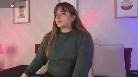 Vee Simons online show from October 2025 07:40:01 PM