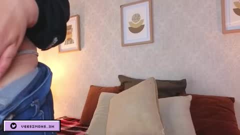 Vee Simons online show from March 2026 09:09:02 PM