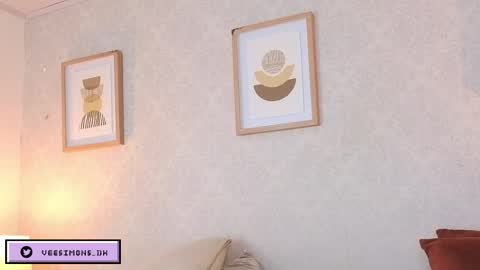 Vee Simons online show from April 2026 07:53:01 PM