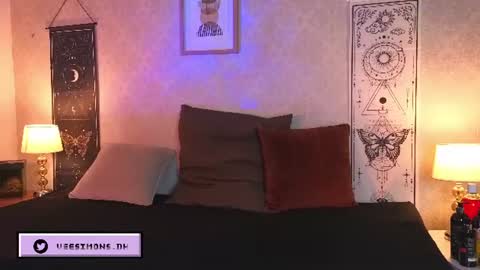 Snapshot of veesimons_dh chatting on July 2026 07:42:01 PM Vee Simons online show from July 2026 07:42:01 PM