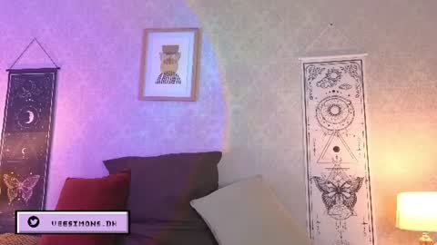 Snapshot of veesimons_dh chatting on July 2026 07:40:02 PM Vee Simons online show from July 2026 07:40:02 PM