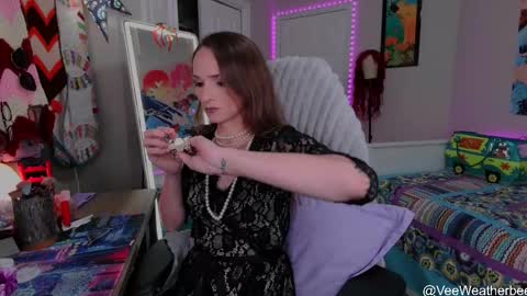 Snapshot of veeweatherbee chatting on May 2026 12:18:01 AM Violet Weatherbee online show from May 2026 12:18:01 AM