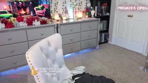 vegas_romance online show from December 2025 03:45:02 AM