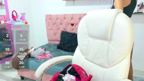 Snapshot of velinahoneyy chatting on June 2026 12:40:02 PM velinahoneyy online show from June 2026 12:40:02 PM