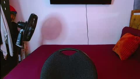 Snapshot of velk_hot1 chatting on June 2026 01:43:01 PM velk_hot1 online show from June 2026 01:43:01 PM
