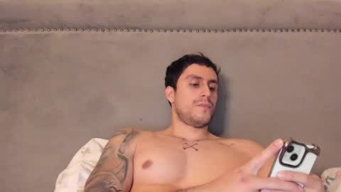 Snapshot of velkoz7 chatting on February 2026 03:33:01 AM Emm online show from February 2026 03:33:01 AM