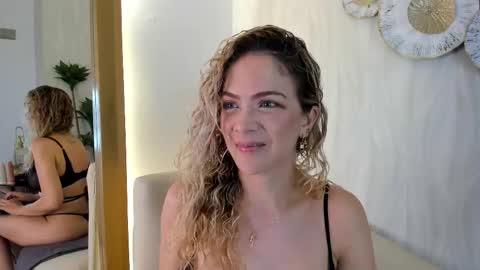 Velora online show from November 2025 03:01:02 AM