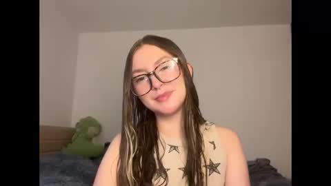Snapshot of velvet__moon chatting on May 2026 10:15:01 PM Sophi online show from May 2026 10:15:01 PM