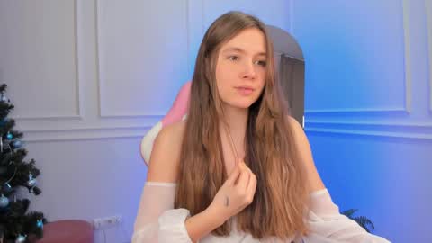 velvet_cherry online show from December 2024 04:43:01 PM