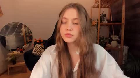 velvet_cherry online show from October 2025 03:29:02 PM