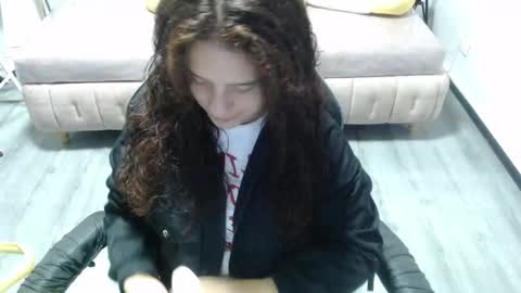 velvet_moon_v online show from November 2025 01:04:02 PM