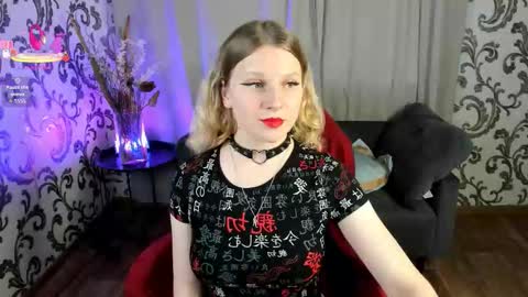 velvet_peach_ online show from October 2025 12:06:02 PM