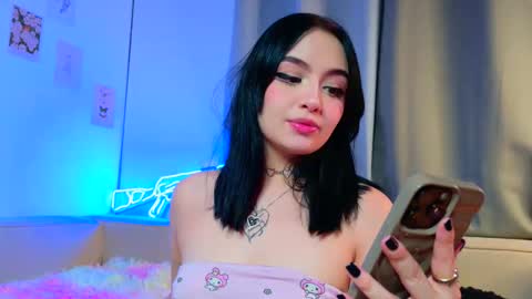 Snapshot of velvetvibes_ chatting on June 2026 01:44:02 AM velvetvibes_ online show from June 2026 01:44:02 AM