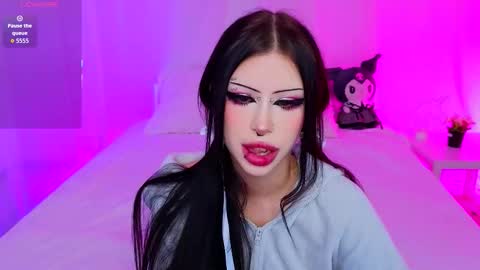 Snapshot of venomeowww_ chatting on November 2025 04:13:01 AM Vivian online show from November 2025 04:13:01 AM