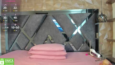 Snapshot of venus_velez chatting on November 2025 12:44:02 PM Venus online show from November 2025 12:44:02 PM