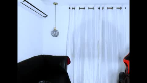 venus_velvet online show from November 2025 01:04:01 AM