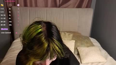 Erica online show from October 2025 08:09:02 PM