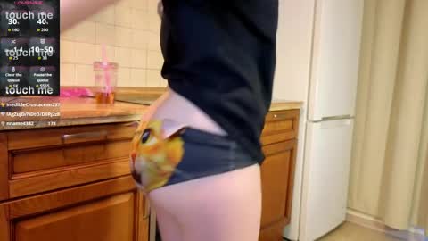 Erica online show from April 2026 04:46:01 AM