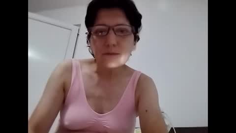 Snapshot of vera_elle chatting on September 2025 04:32:02 PM Vera online show from September 2025 04:32:02 PM