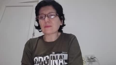 Snapshot of vera_elle chatting on November 2025 07:04:02 PM Vera online show from November 2025 07:04:02 PM