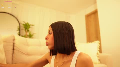 Snapshot of veronica_mendez1 chatting on December 2024 11:17:01 AM Veronica online show from December 2024 11:17:01 AM