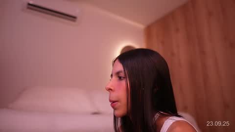 Snapshot of veronica_mendez1 chatting on September 2025 12:19:01 PM Veronica online show from September 2025 12:19:01 PM