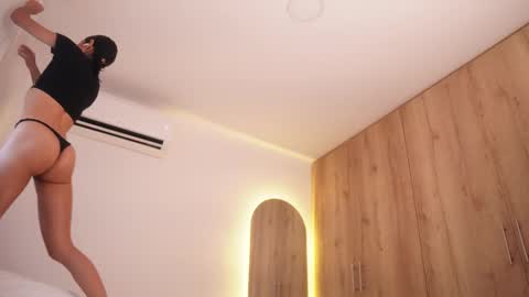 Snapshot of veronica_mendez1 chatting on December 2025 07:53:02 PM Veronica online show from December 2025 07:53:02 PM