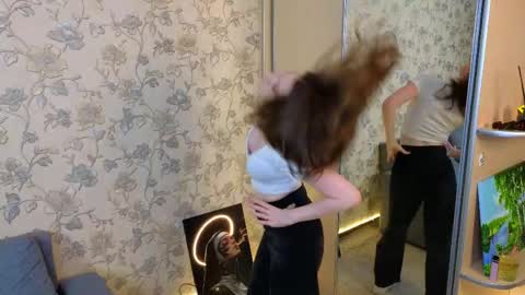 Hello im Verdginia online show from June 2026 04:35:02 PM