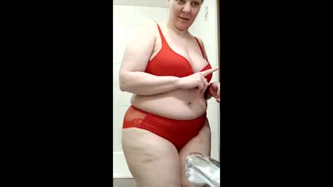 Snapshot of veronikawgold chatting on April 2026 09:35:02 AM VeronikawGold online show from April 2026 09:35:02 AM